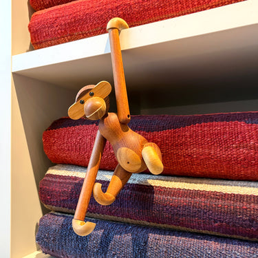 【キリム屋さん.com 特製マット付き】モンキーS (チーク) | Kay Bojesen Denmark