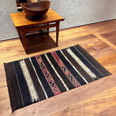 【キャンペーン対象 -5%】玄関マット トルコ・ロゴバキリム ブラックキリム  ROGOBA KILIM® キリムラグ 99×62㎝  (No.21082)