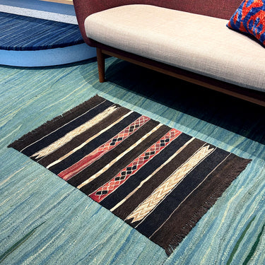 【キャンペーン対象 -5%】玄関マット トルコ・ロゴバキリム ブラックキリム  ROGOBA KILIM® キリムラグ 99×62㎝  (No.21082)