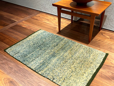 床に敷かれたモダン・トゥル（No.02175）の写真1