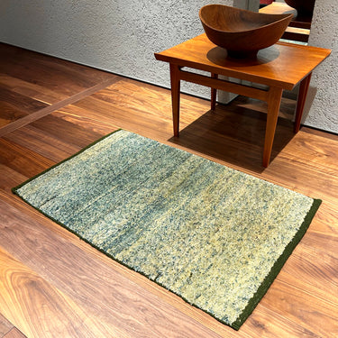 床に敷かれたモダン・トゥル（No.02175）の写真1