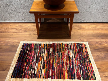 床に敷かれたモダン・トゥル（No.02187）の写真1