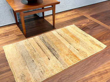 床に敷かれたモダン・トゥル（No.02712）の写真1