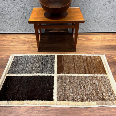 床に敷かれたモダン・トゥル（No.02714）の写真2