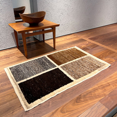 床に敷かれたモダン・トゥル（No.02714）の写真1