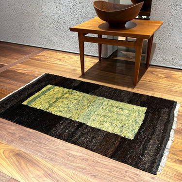 床に敷かれたモダン・トゥル（No.02761）の写真1