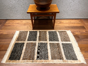 床に敷かれたモダン・トゥル（No.02762）の写真1