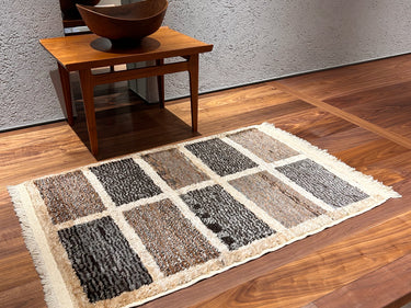 床に敷かれたモダン・トゥル（No.02762）の写真2