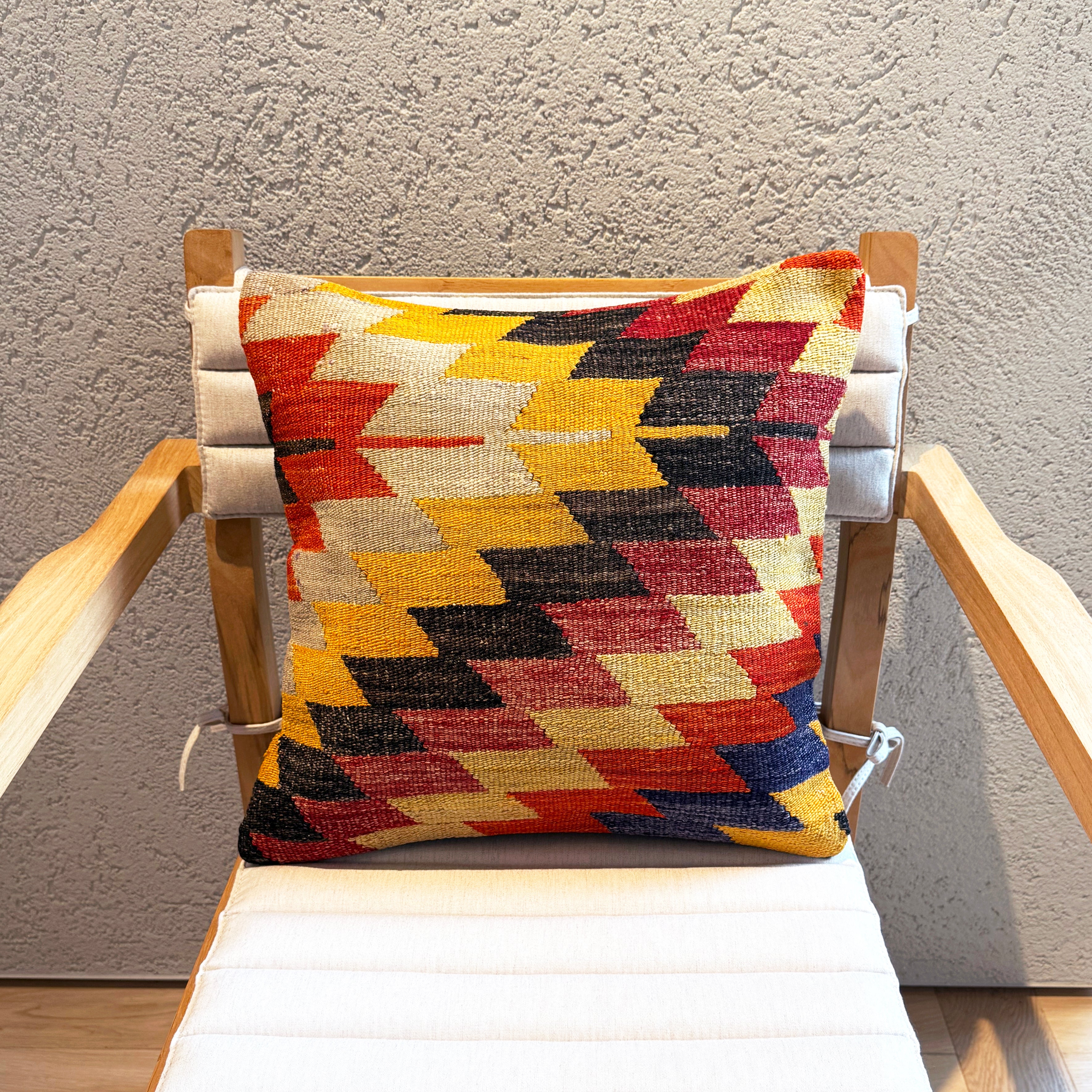 オールドキリム キリムクッションカバー 40×40㎝ (C-10541) – キリム屋