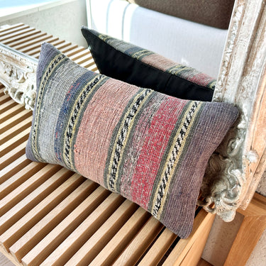 オールドキリム（裂き織り） キリムクッションカバー　25×40㎝　(C-13815)
