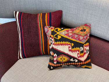 椅子に置かれたC-14436の写真5