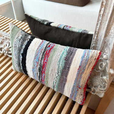 オールドキリム（裂き織り） キリムクッションカバー　25×40㎝　(C-15569)