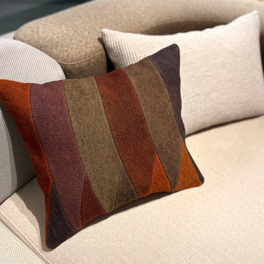 ロゴバオリジナル 草木染め パッチワーク キリムクッションカバー　40×48㎝　(C-15722)