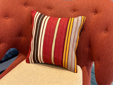 椅子の上に置かれたC-15432の写真3