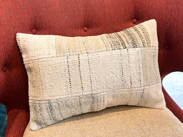 椅子に置かれたC-15465の写真3