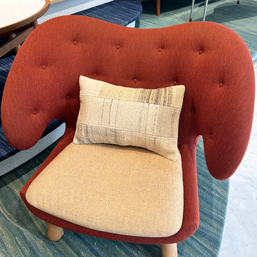 椅子に置かれたC-15465の写真2