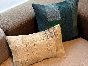 椅子に置かれたC-15465の写真5