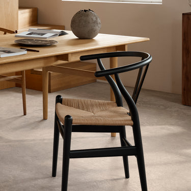 《 CH24 キャンペーン対象 》CH24 (Yチェア) ビーチ SOFT BLACK / CARL HANSEN & SON （カール・ハンセン＆サン）｜クーポン付き